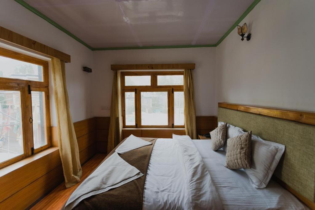 Hotel Lumbini Leh Luaran gambar